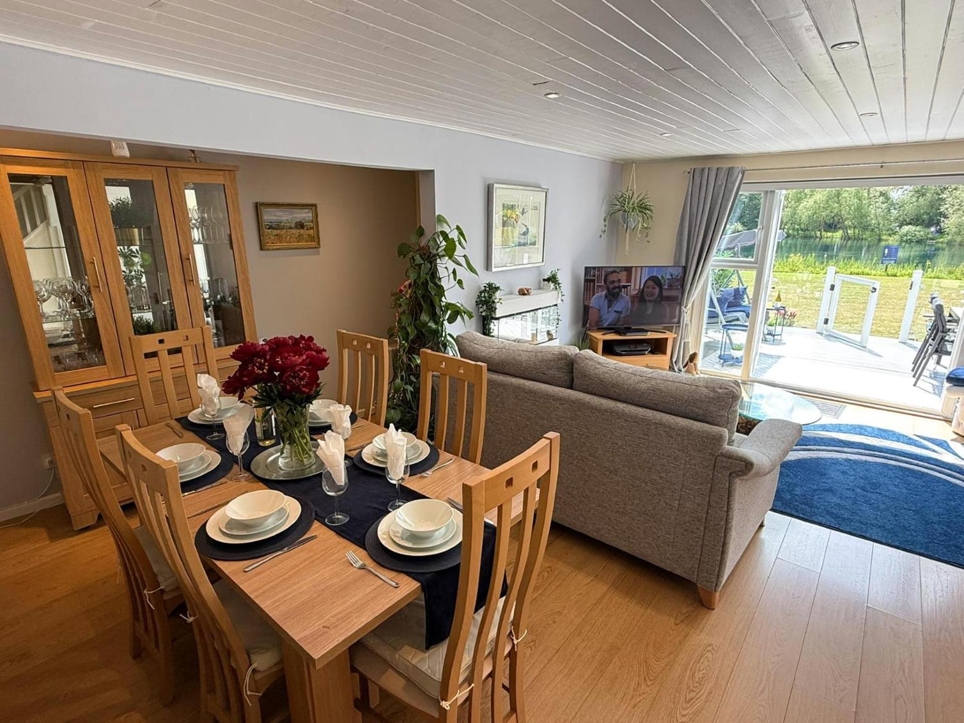 Luxury Kingfisher Lodge, Isis Lake, Within The Cotswold Waterpark Cirencester Exterior foto